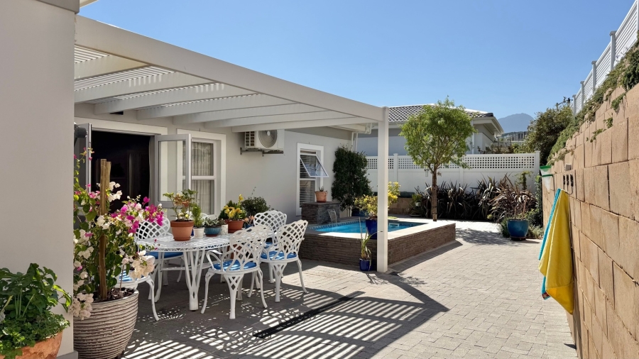3 Bedroom Property for Sale in Dennegeur Western Cape